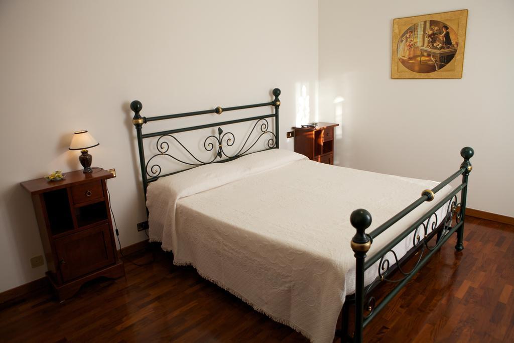 Hotel Agriturismo La Rocca Marsia Zimmer foto