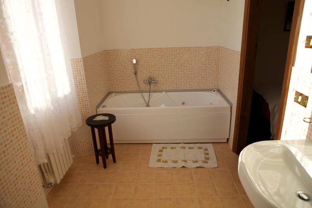 Hotel Agriturismo La Rocca Marsia Zimmer foto
