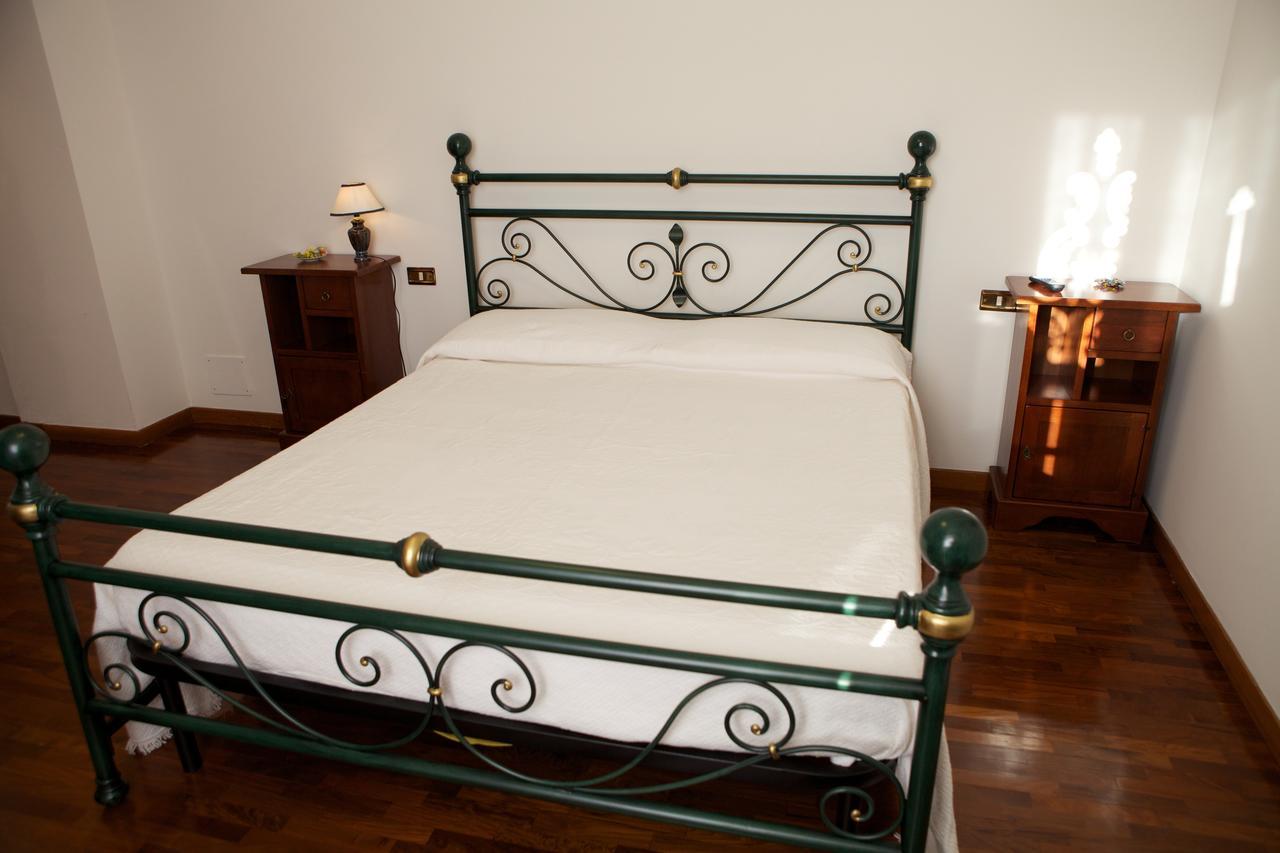 Hotel Agriturismo La Rocca Marsia Zimmer foto