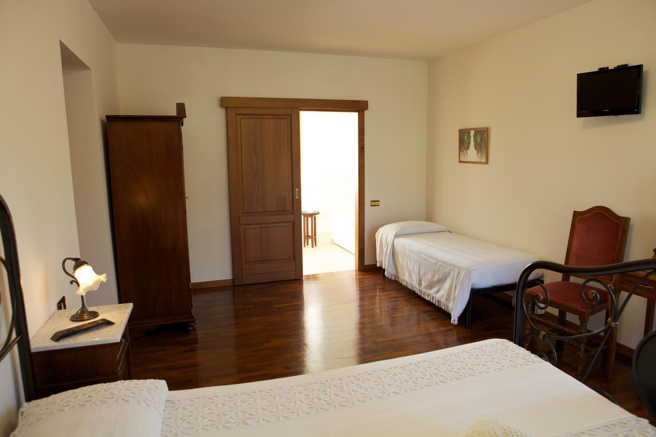 Hotel Agriturismo La Rocca Marsia Zimmer foto