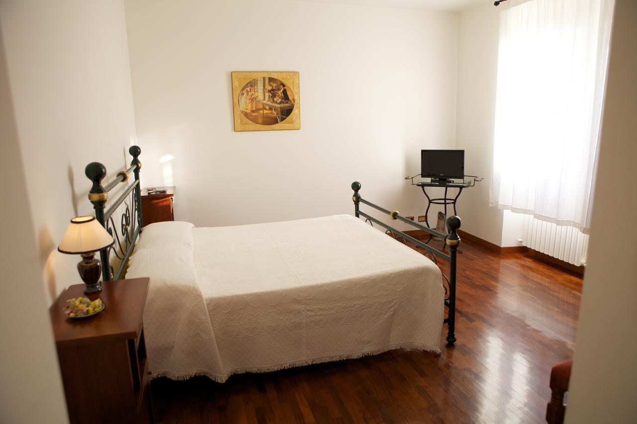 Hotel Agriturismo La Rocca Marsia Zimmer foto